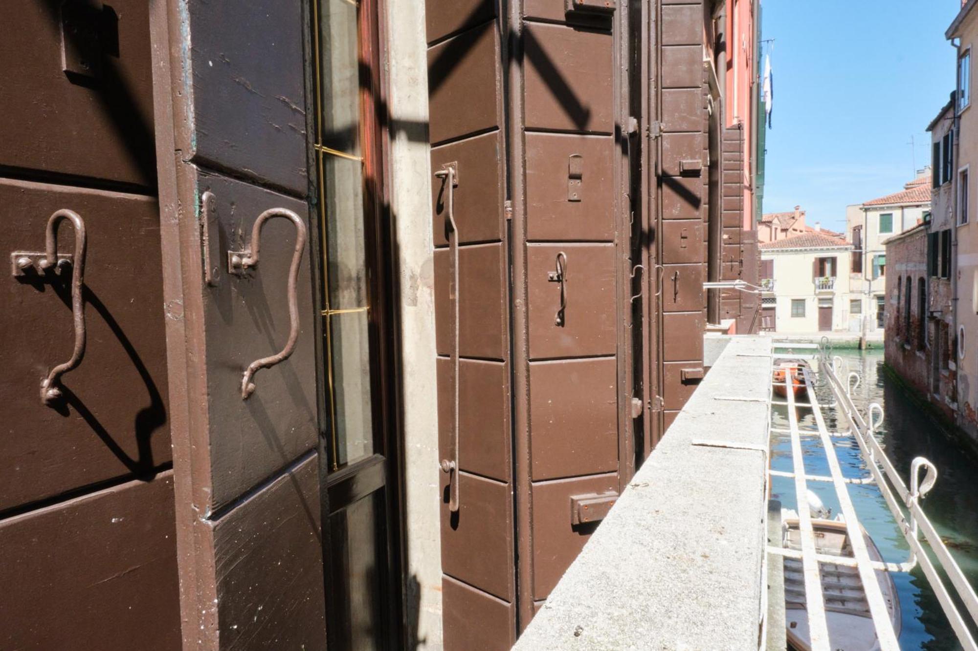 Lustraferi Apartment Venesia Bagian luar foto