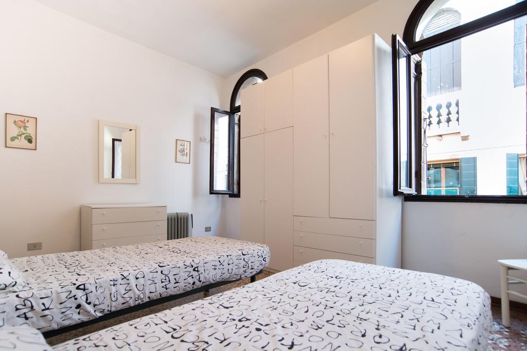Lustraferi Apartment Venesia Bagian luar foto
